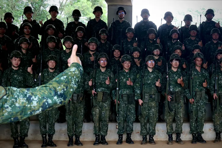 蔡英文感謝所有官兵及召員戰備訓練辛勞。林林攝