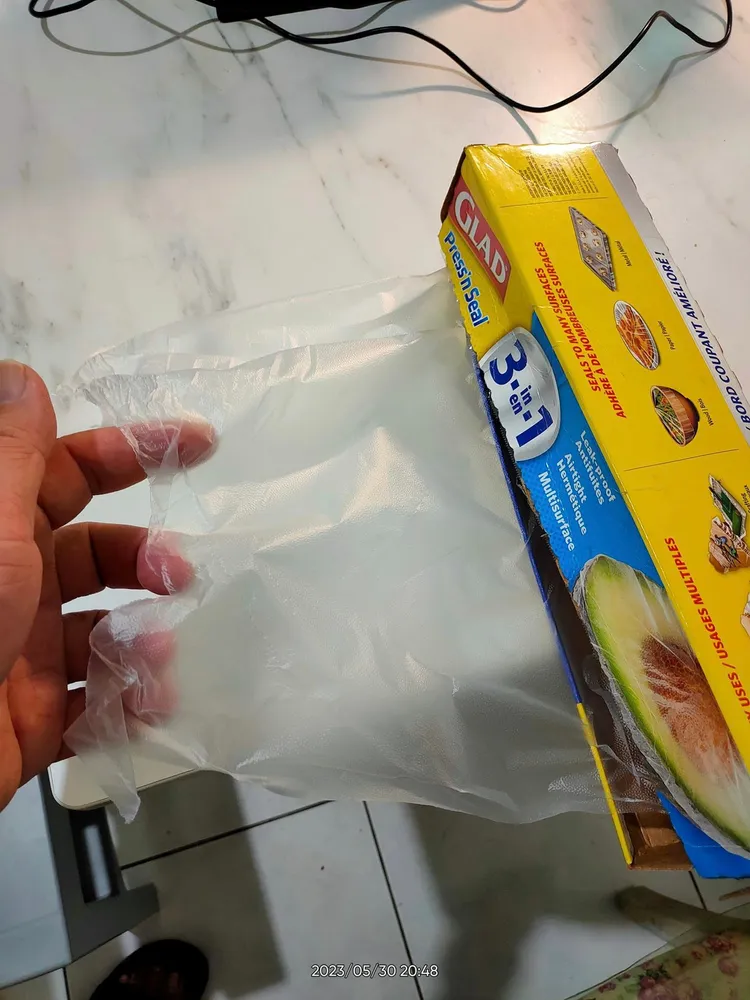 美式賣場好市多一款廚房用品「強力保鮮膜」，有人今分享「好市多用過最難用的東西」。翻攝臉書「Costco好市多 商品經驗老實說」