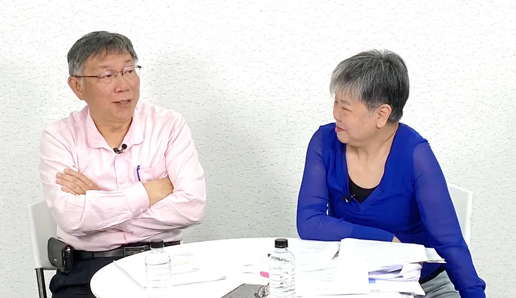 柯文哲接受資深媒體人黃光芹專訪。品觀點提供