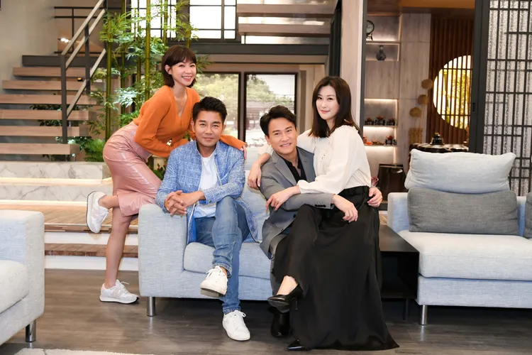 曾智希（左起）、謝承均、王振復、陳珮騏希望早日辦見面會。三立提供
