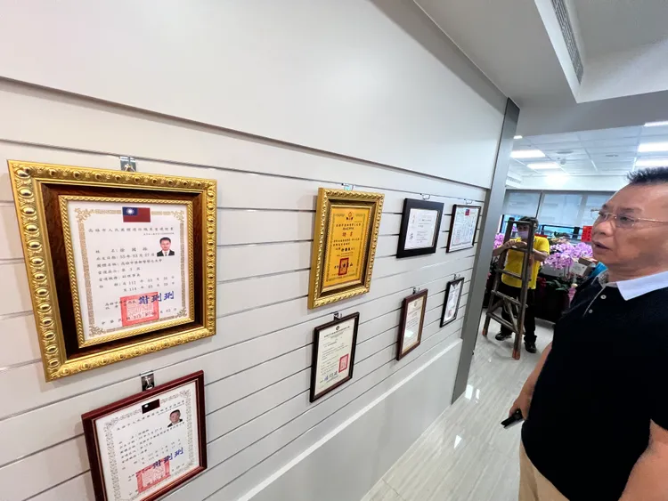 冠傑新辦公室位於高雄近年來少見，屋齡不到1年「高雄CBD」。葉家銘攝