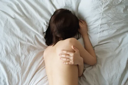 女遭隨機綁架剝光衣服　十指全被刺傷不敢呼救