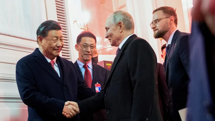 俄羅斯總統普丁（右）以最高規格接待中國國家主席習近平（左），習近平在道別前對普丁說，一同推動「百年未有之大變局」。資料照片