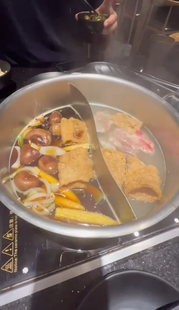 「金大鋤壽喜燒」火鍋界與壽喜燒。IG@kkkkkate_0821 提供