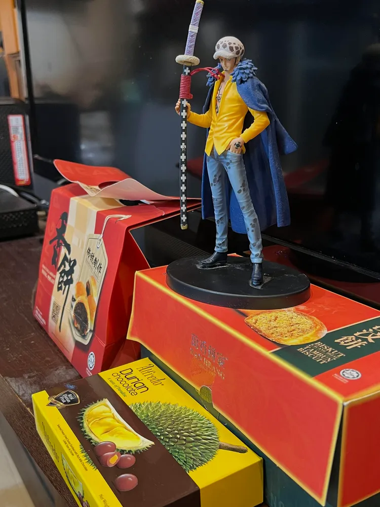 施景中分享來自大馬的伴手禮。取自施景中臉書