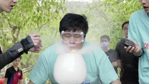 胡瓜慘敗資深老粉 滿臉白粉冏樣曝光