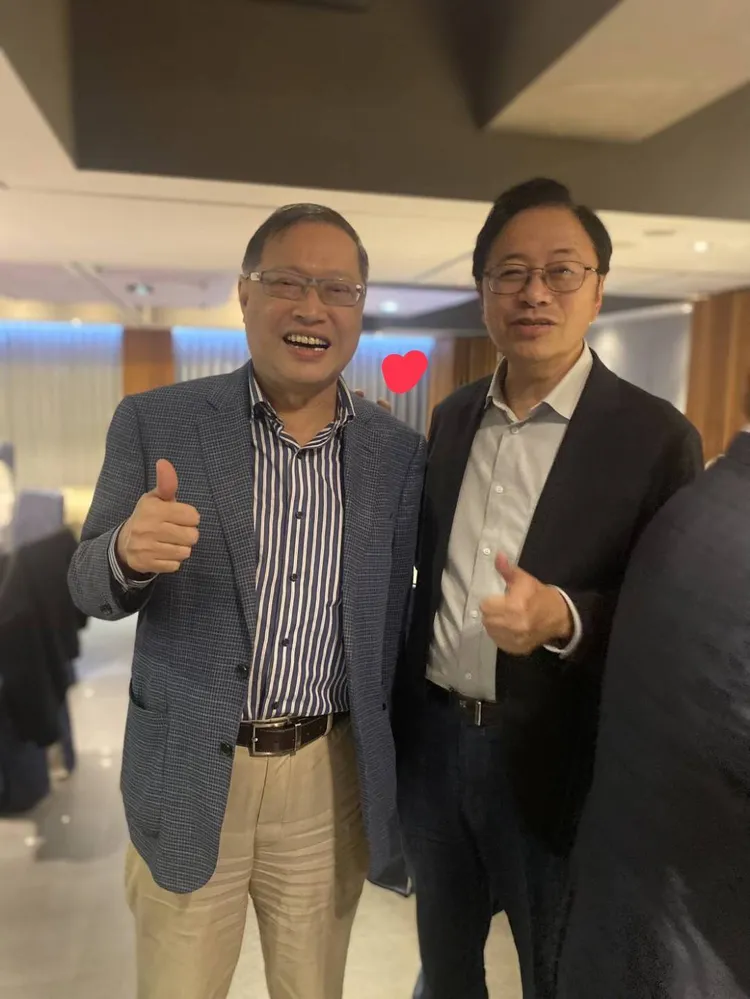 陳正修也曾與桃園市長張善政合影。翻攝畫面