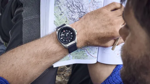 瑞士軍刀魂美型了腕錶 VICTORINOX開啟穿梭山野與都市的「Journey」