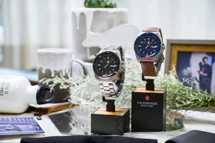VICTORINOXJourney 1984系列自動機械腕錶新作，各3萬8600元。品牌提供