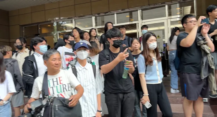 不少同學目送陳水扁離場。潘袁詩羽攝