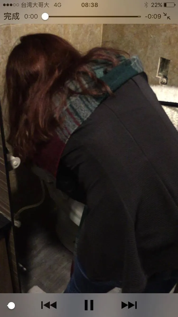 李正皓7年前曾公開對話，女方要求他刪掉拍攝的嘔吐影片。翻攝自李正皓臉書