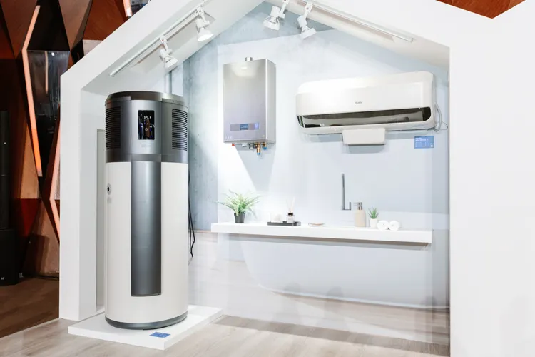 海爾熱泵熱水器推出使用環保冷媒R32和R290的新機型，電熱水器則推出300公升大容量新品，燃氣熱水器部分補齊大公升數20L與26L機種。業者提供