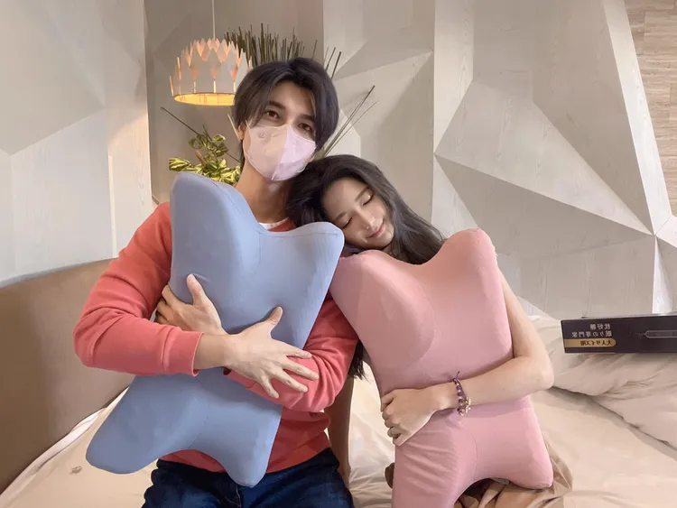 臉書擁67萬追蹤的「口罩男」莊鈞翔驚爆婚變。翻攝《口罩男》粉絲頁