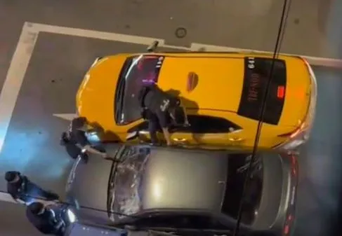 警方破窗。翻攝社會事新聞影音