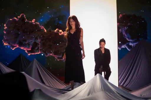 莫文蔚深V合體王菲女兒 張信哲自虧當了大哥才能合作