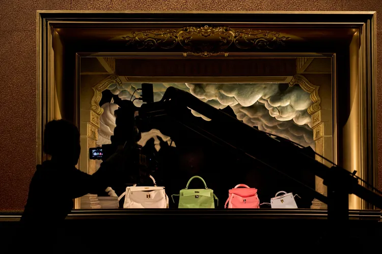 第五幕「The Oopera of Four Bags包包四重唱」由4款不同大小的凱莉包合唱歌劇。品牌提供