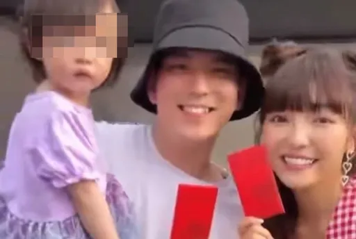 獨家|小甜甜批《大學生》女星把狗眼鏡戴家人臉上 前夫宋晉賢還原現場