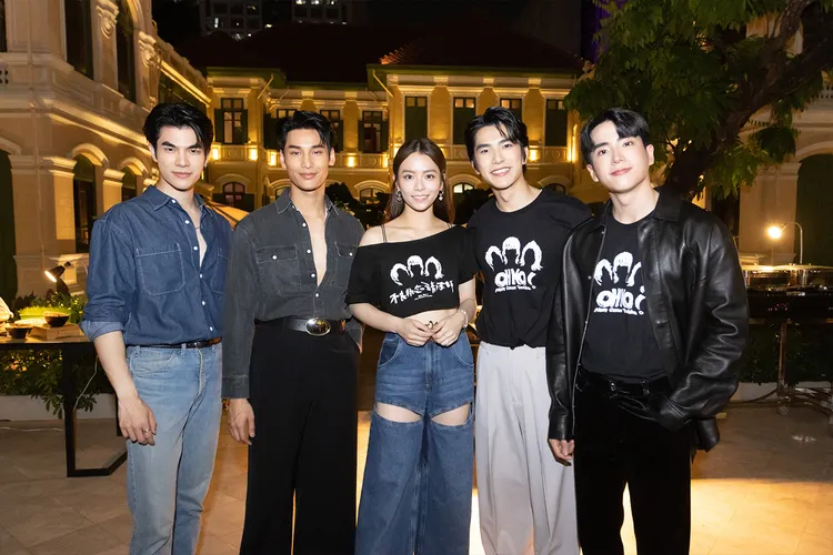 日前在泰國爆紅的泰劇《黑幫少爺愛上我》演員Mile（左起）、Apo、宋芸樺、曾敬驊、Nonkul(查農)相見歡。愛奇藝國際站提供
