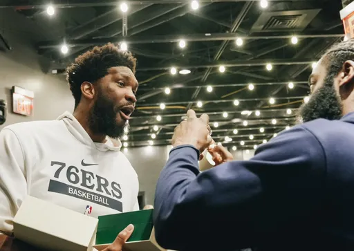 不愧是大哥！恩比德如願拿下MVP　哈登送上這超貴重禮物