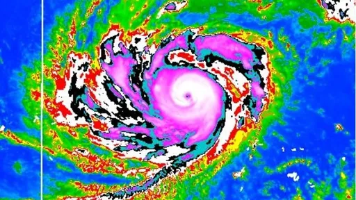 瑪娃逼近強颱!4路徑曝光 鄭明典:颱風眼變清晰了