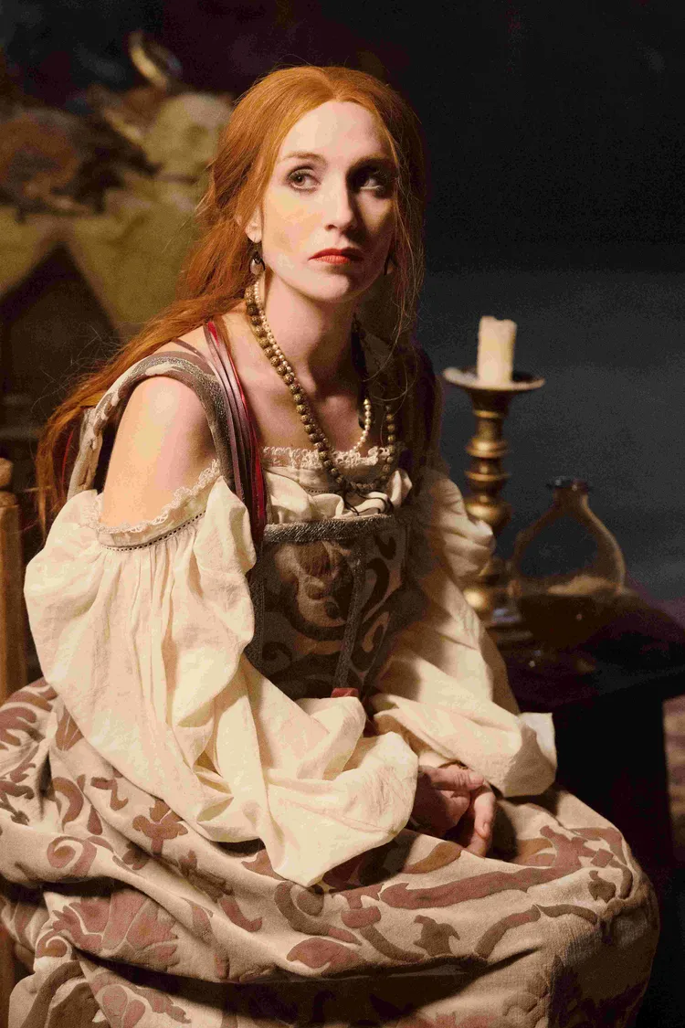 雨蓓的女兒蘿莉塔夏馬飾演有一頭紅髮的妓女。海鵬影業提供