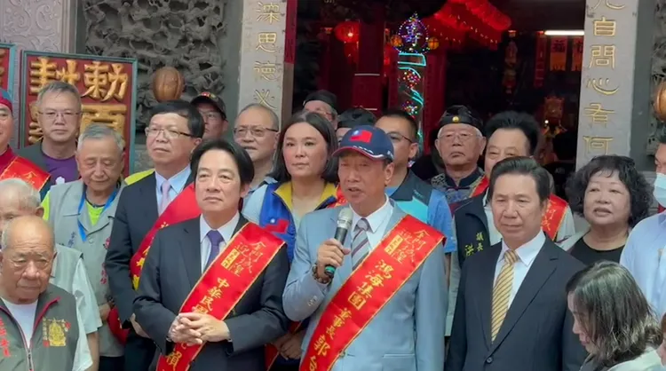 郭台銘今在金門和賴清德同框合體。郭辦提供