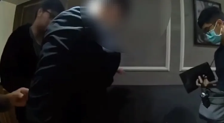 警方趁雙方面交逮人。翻攝畫面