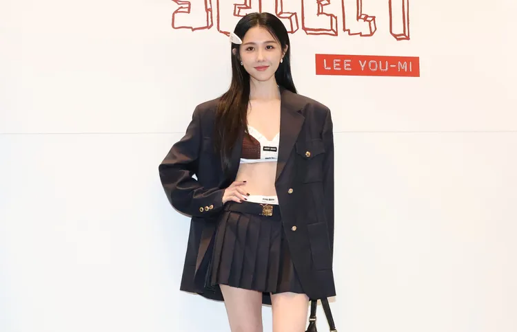 邵雨薇為了這套MIU MIU炫腹裝，前兩天還勤跑健身房運動。莊宗達攝