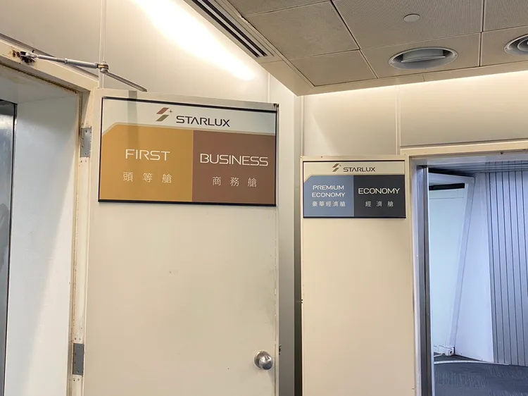 受困的302人分三批返台，包含40人轉搭長榮。資料照片，陳怡文攝