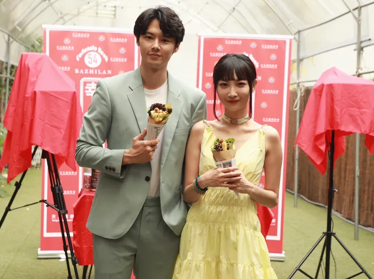 《幸運靈書FB54》男女主角羅子惟（左）與李昀璐出席開鏡記者會。天王國際影業股份有很公司提供