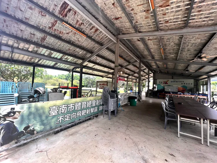 會員不滿新址延宕，舊址又被迫關場，氣罵市府「莊孝維」。讀者提供