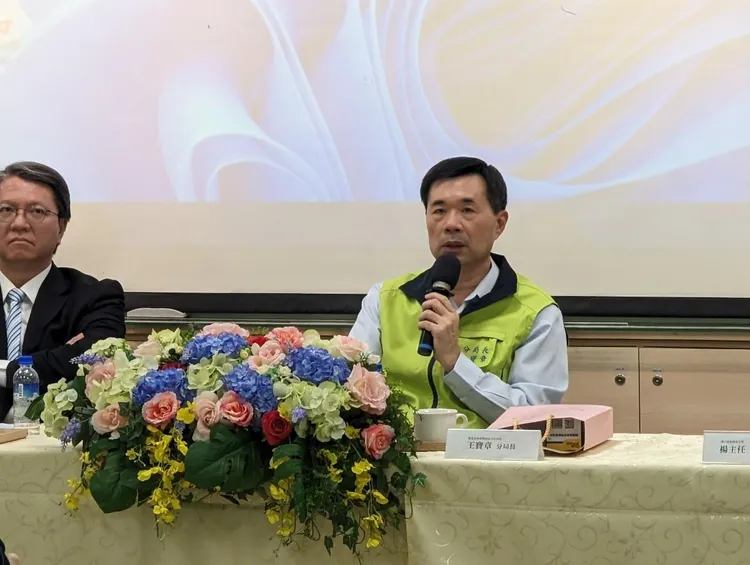 王寶章當天針對詐騙集團常使用詐騙話術及具體案列，教導學生認識此類詐騙手法。翻攝畫面