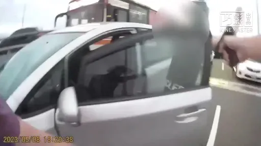 新北男打趴酒空開車逃　新店警攔截圍捕持槍逮人