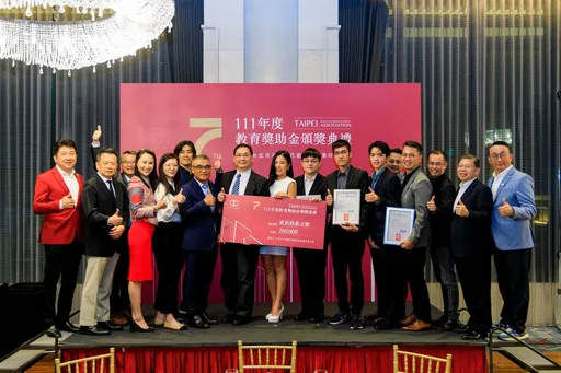 北市代銷公會公益教育獎助金頒獎　政大研究生奪10萬元首獎