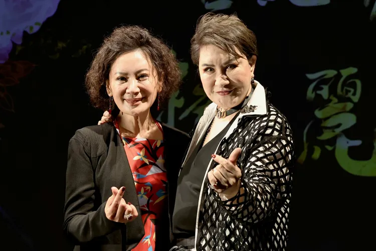 陳亞蘭（左）現身力挺師父楊麗花。施昂強攝