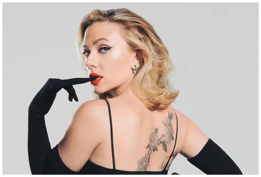 前「黑寡婦」史嘉蕾露美背秀大片刺青 首談怒告迪士尼違約「難過與失望」