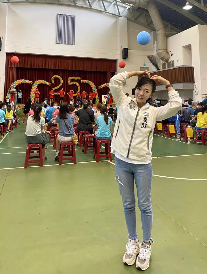 白說，她樂見歧視性法律逐漸消失，給同性伴侶更完整的保障。翻攝白喬茵臉書