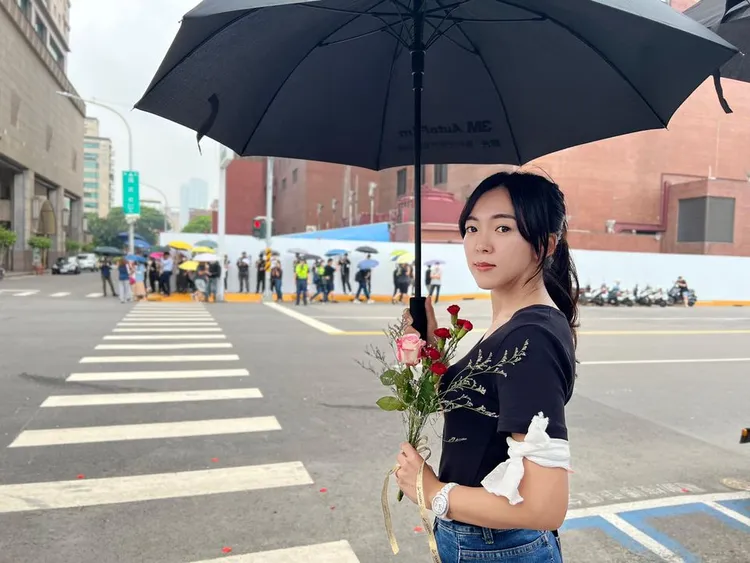 白說，收養者必須具備無比強烈的決心，才能帶領並保護孩子。翻攝白喬茵臉書