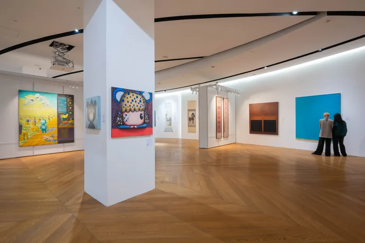 國際拍賣行邦瀚斯在台北BELLAVITA寶麗廣塲B1藝文空間，舉辦為期3日的香港春拍預展，展出逾140件精選拍品。邦瀚斯提供