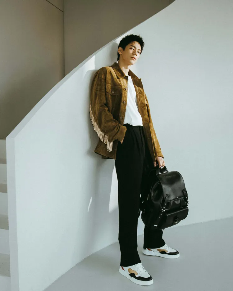 男星林柏宏穿上全套CELINE造型，於鏡頭前展現不同以往的個性。翻攝austinlin27 IG