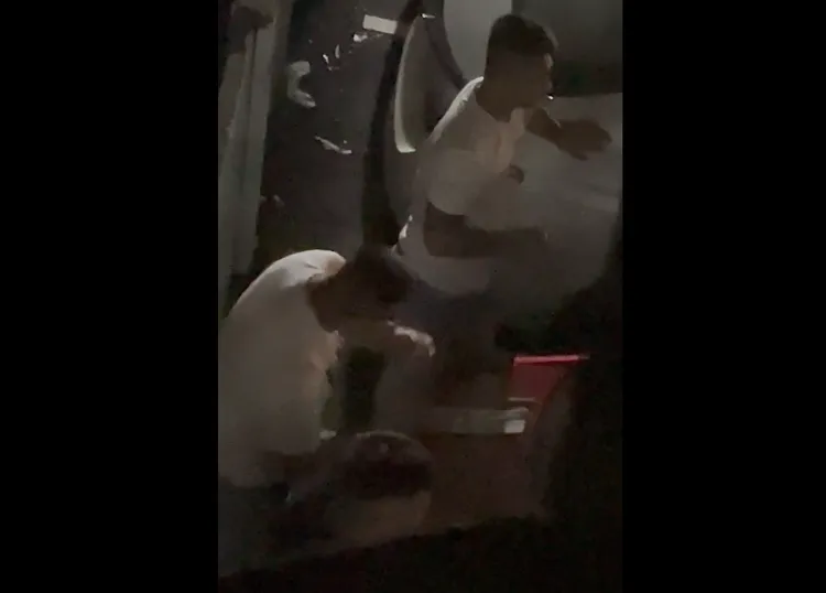 身材壯碩的男子，以吸管吸食毒品。台中市議員江和樹提供