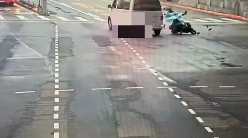 北市救護車載病人閃燈鳴笛闖紅燈 女騎士不察!迎面撞車慘摔受傷