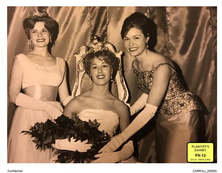 卡洛爾曾在選美比賽奪下后冠。路透社