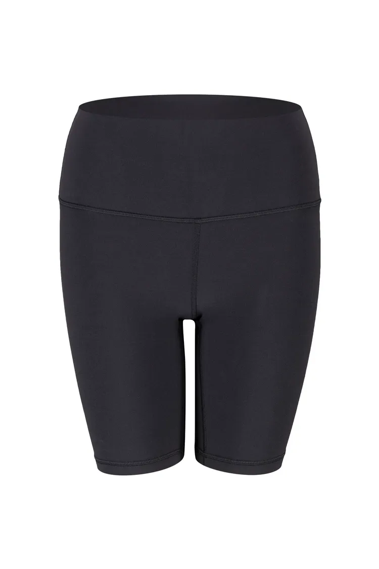 Align高腰短褲，1980元。品牌提供