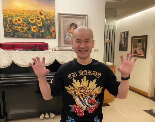 醫師拉阿婆上車「英雄救美」 聯手客運追車!司機一句話讓他覺得「超刺眼」
