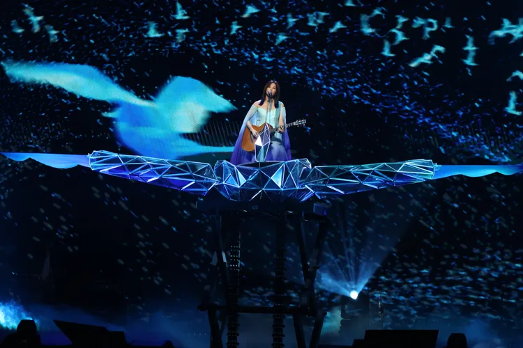 蔡健雅乘300萬青鳥降落小巨蛋。彭欣偉攝