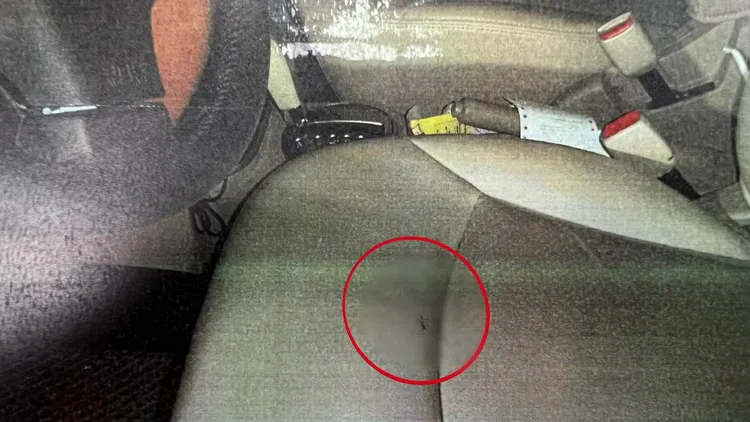 警方在椅墊上發現一滴血。中和警分局提供