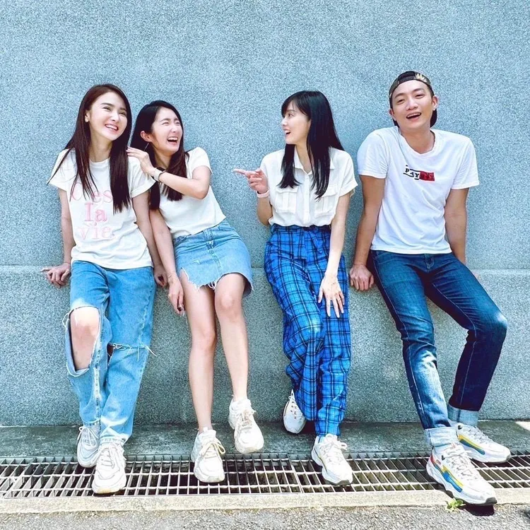 陳子玄（左起）、許瀞蔆、張靜之、楚翔剛推出YT節目《你有故事嗎？》。