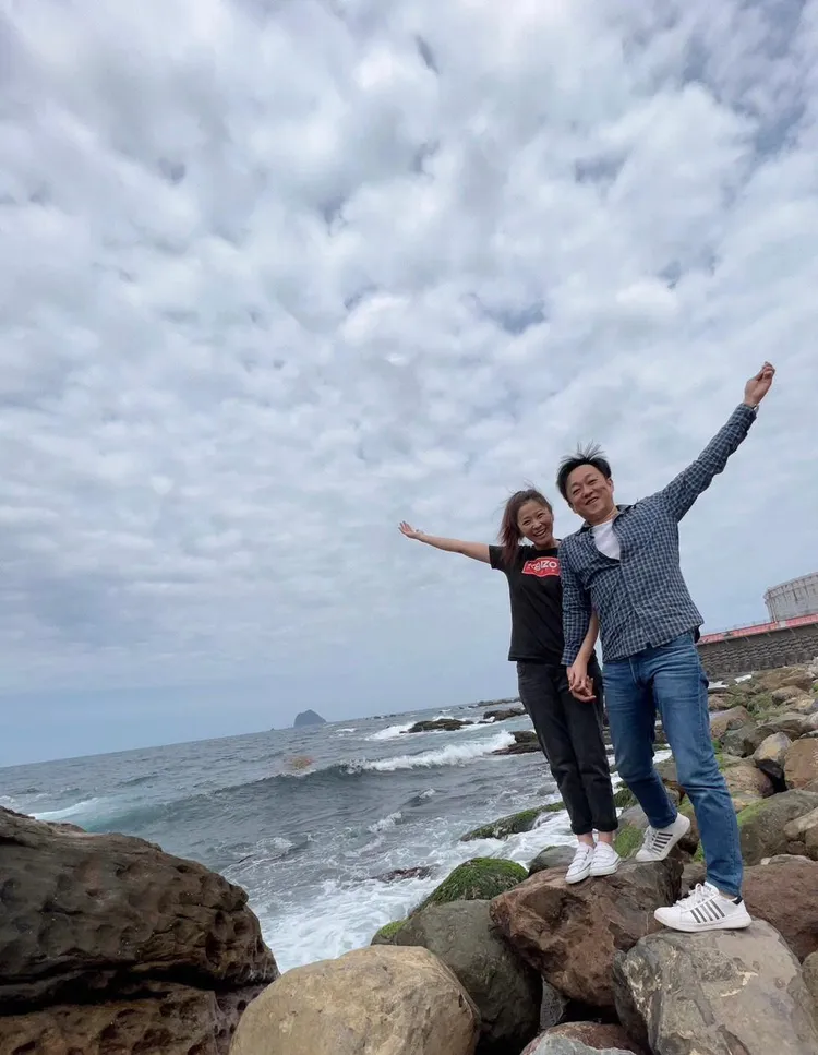 李燕（左）和陳茂榮到處旅行。李燕提供