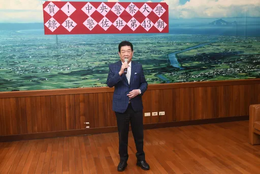 女消防員洗澡遭偷窺 議員堅咬她「不鎖門是引誘」!就是不道歉:我有什麼不對